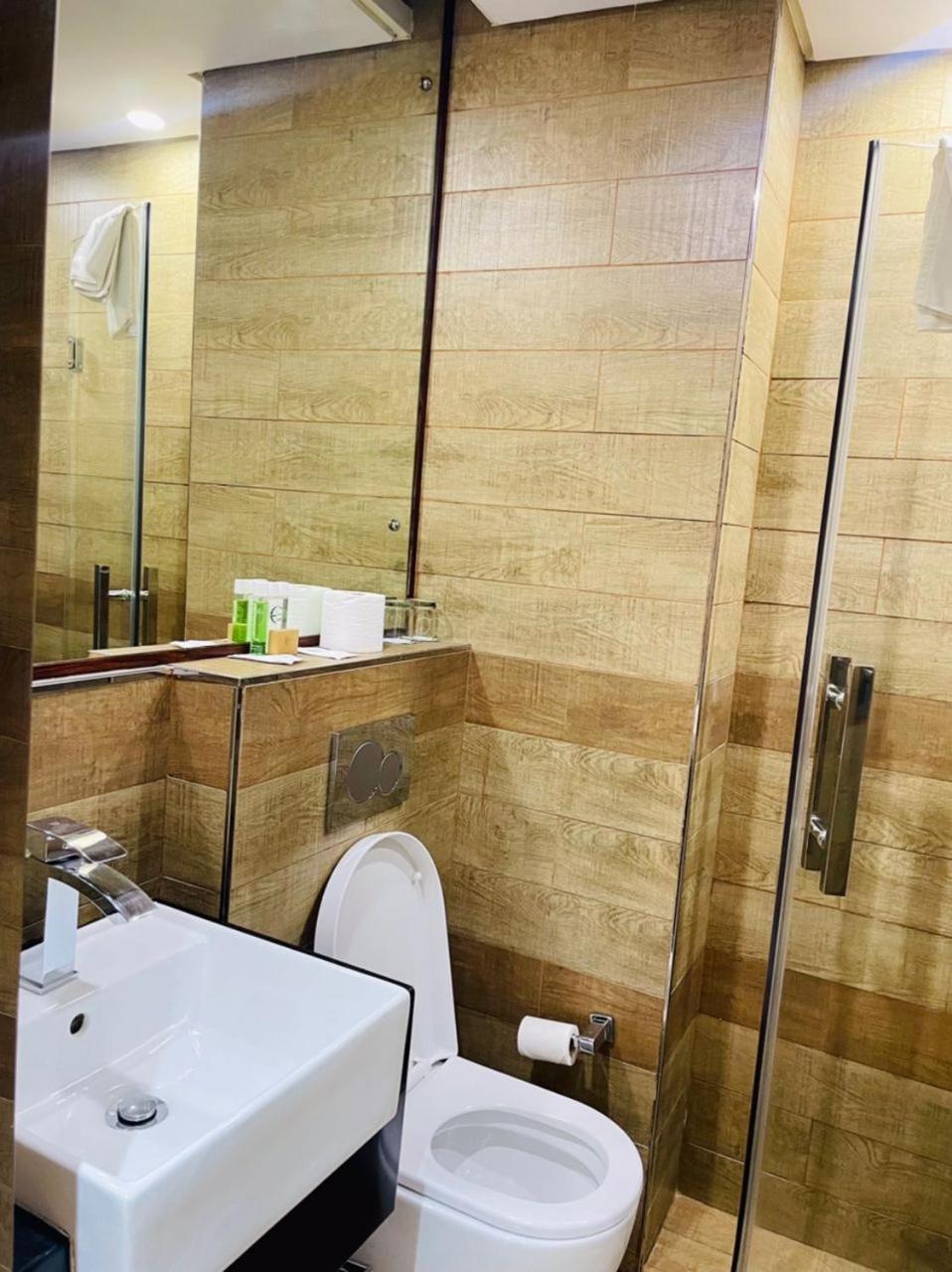 Aquarian Tide Hotel Габороне Екстериор снимка