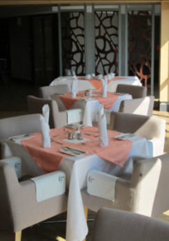 Aquarian Tide Hotel Габороне Екстериор снимка