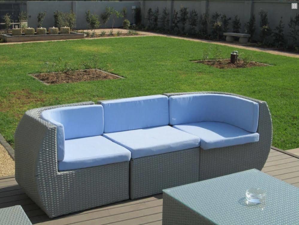 Aquarian Tide Hotel Габороне Екстериор снимка
